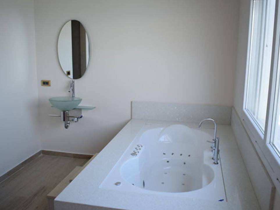 Villa Apollon jacuzzi bath
